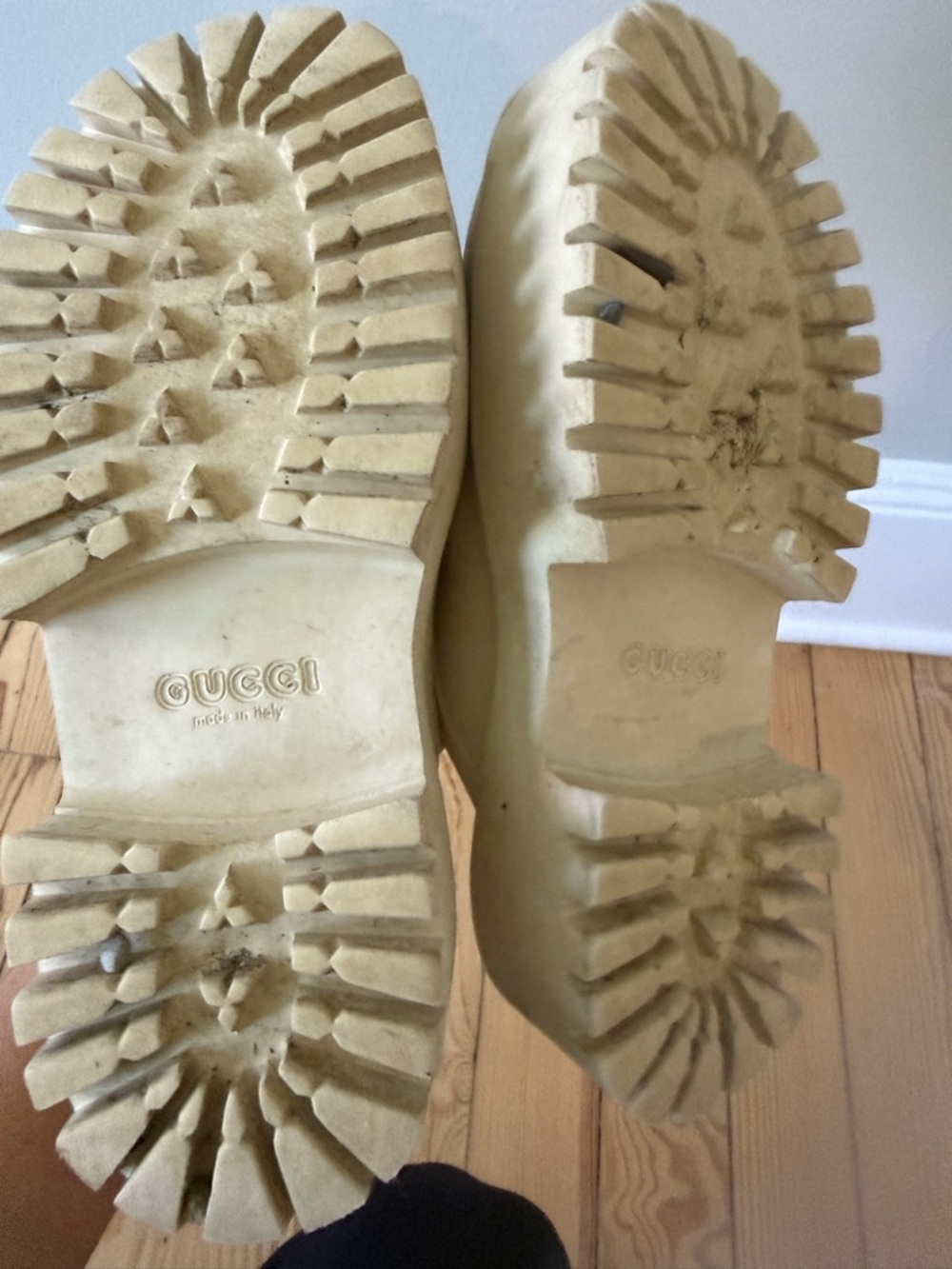 Gucci Cream Clogs - Picture 6 of 10